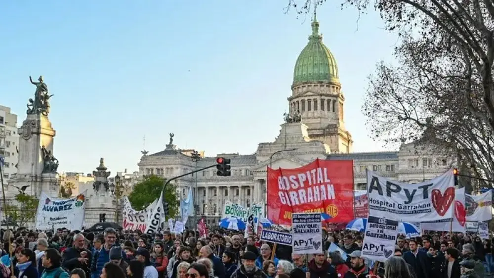 El Consejo Superior del Colegio de Médicos expresó su repudio a los vetos presidenciales que frenan el financiamiento del Hospital Garrahan y de las universidades nacionales